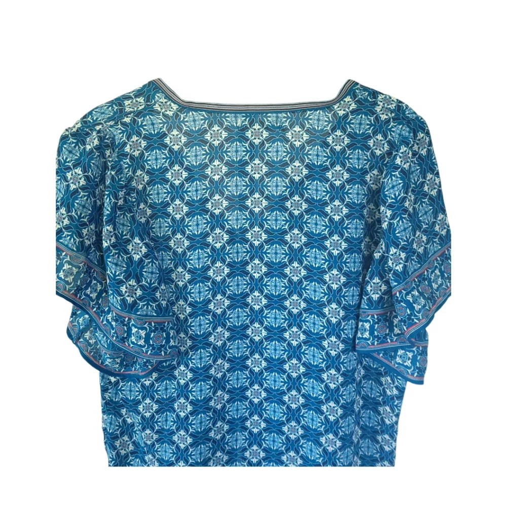 Max Studio Coastal Boho Tile Print Tie Front Blouse M Flutter Sleeve Summer NWT - Picture 6 of 10